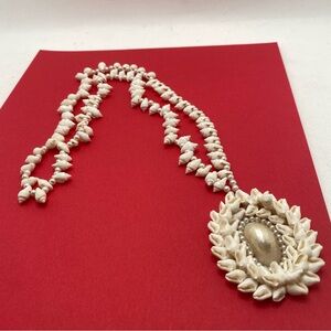 Polynesian Style Shell Necklace